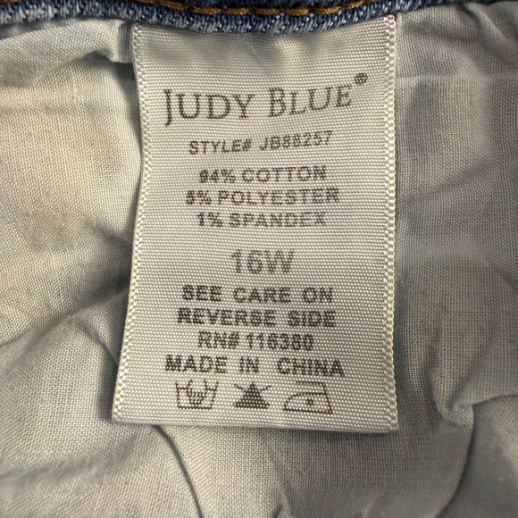 Judy Blue Jeans 16W Embroidered Sunflower Cuffed Ankle Light Wash Denim - Picture 5 of 9